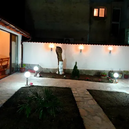 Apartment Relax 1&2 Warna